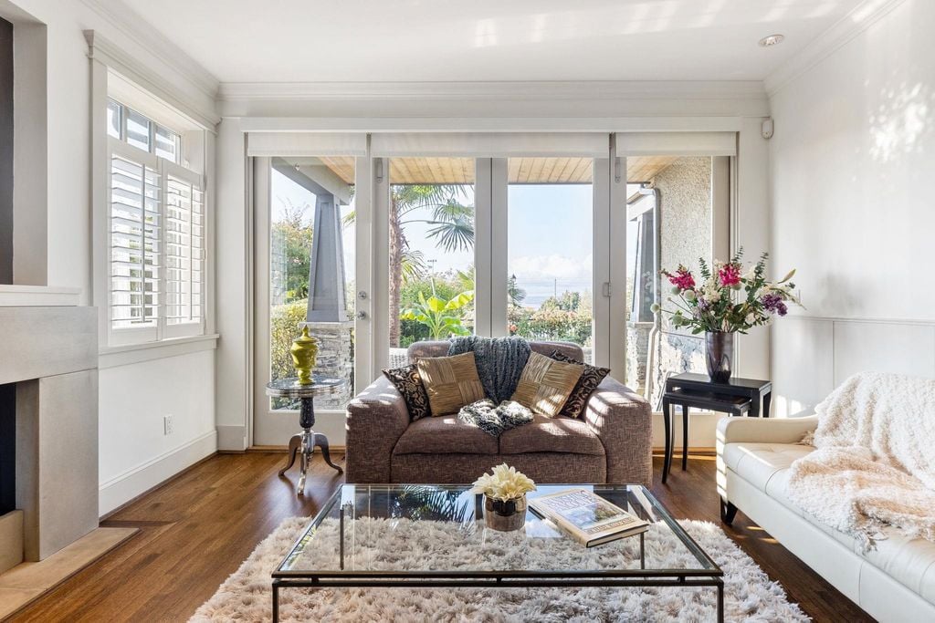 1251 Marine Dr