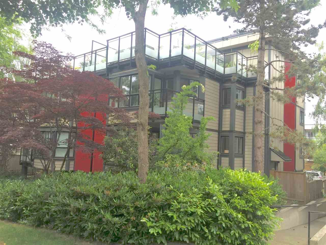 303-555 E 8th Ave