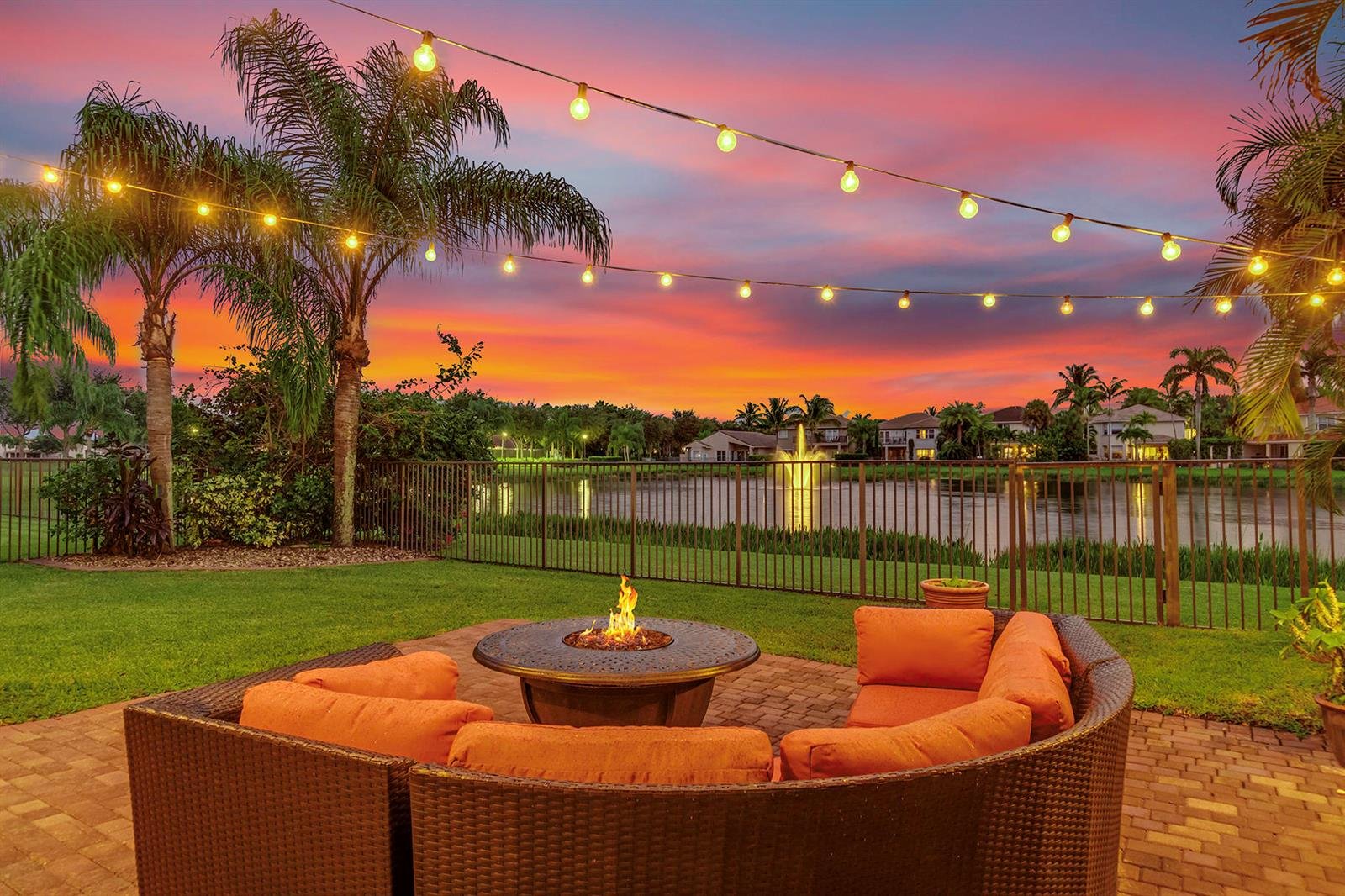 8864 Maple Hill Ct