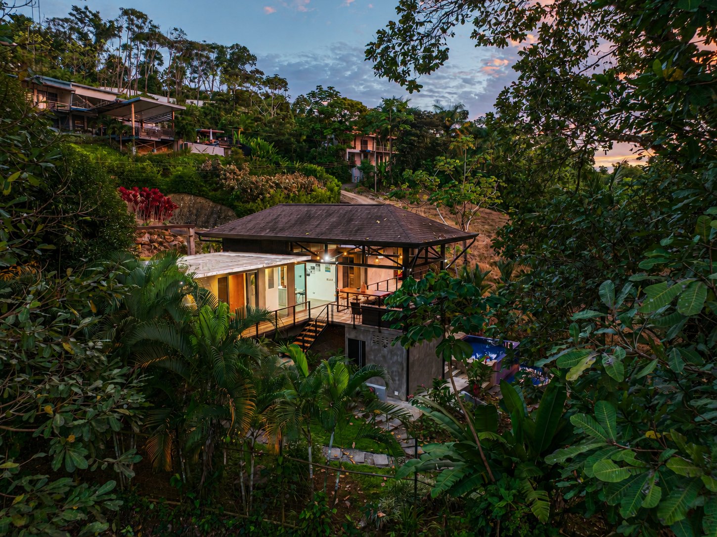   3 bedrooms, 2.5 bathrooms Villa Steps from Uvita, beautiful Beaches, Waterfalls, Restaurants and Tourist Attractions.