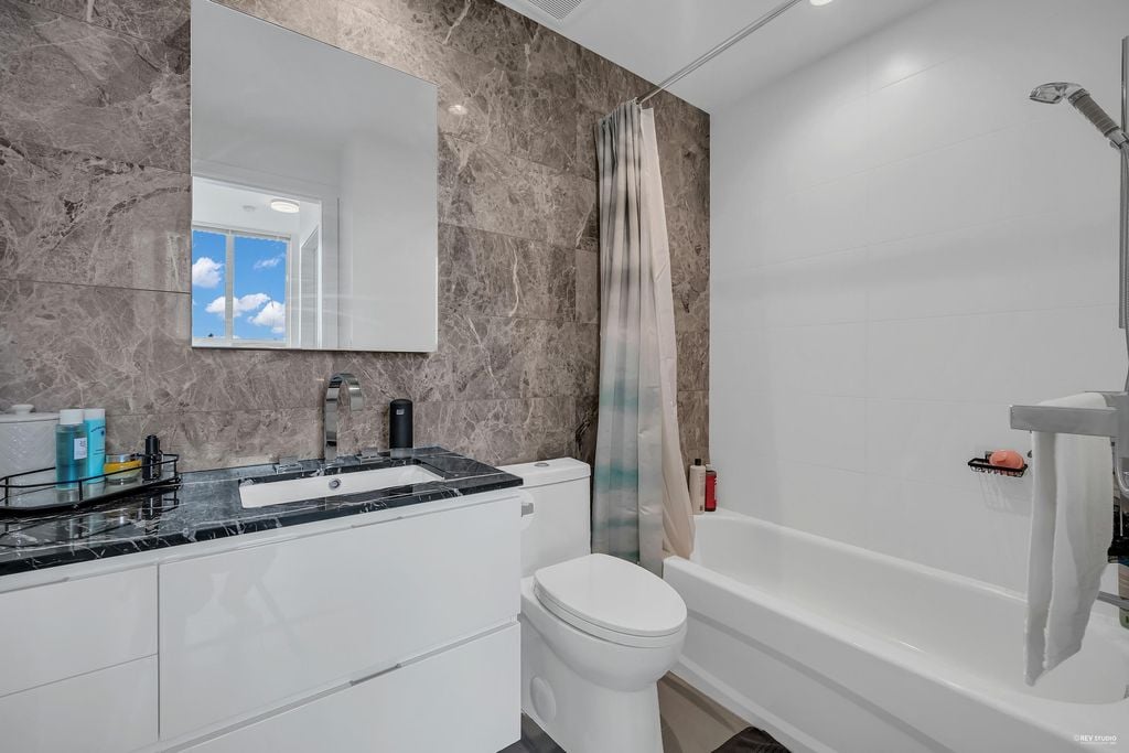 6733 Cambie St, #501