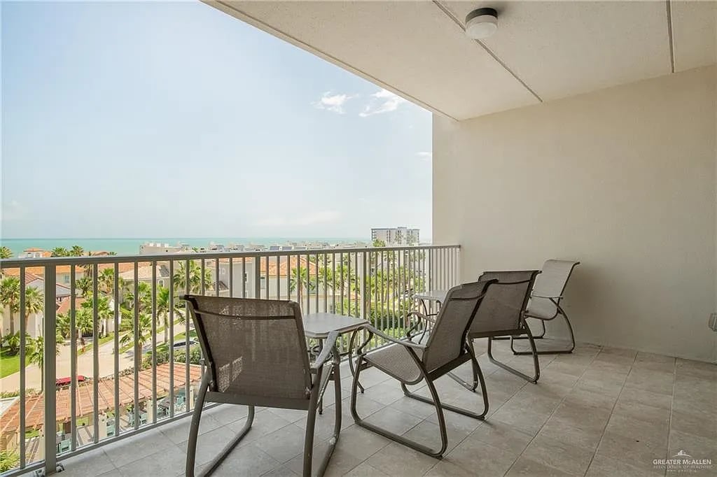 111 E Hacienda Blvd