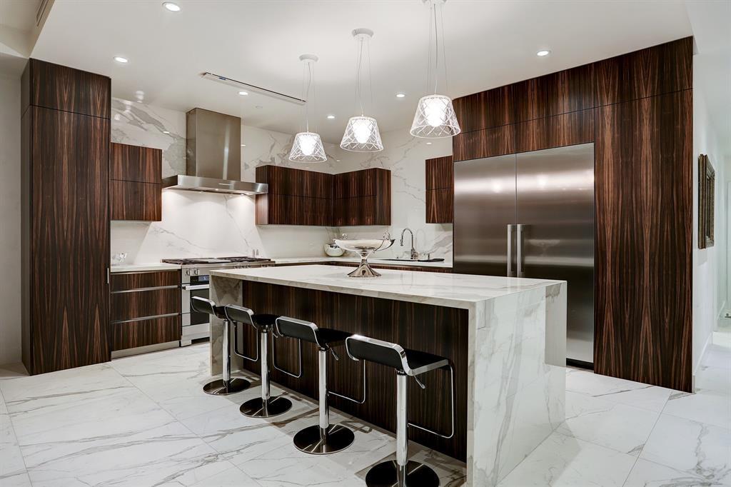 1275 S Post Oak Ln #1001