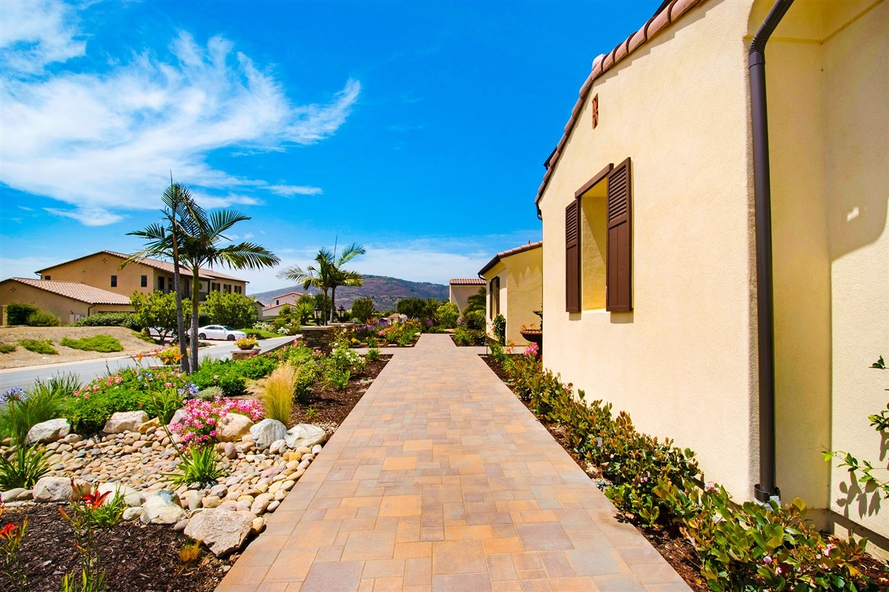 16949 Crescent Creek Dr
