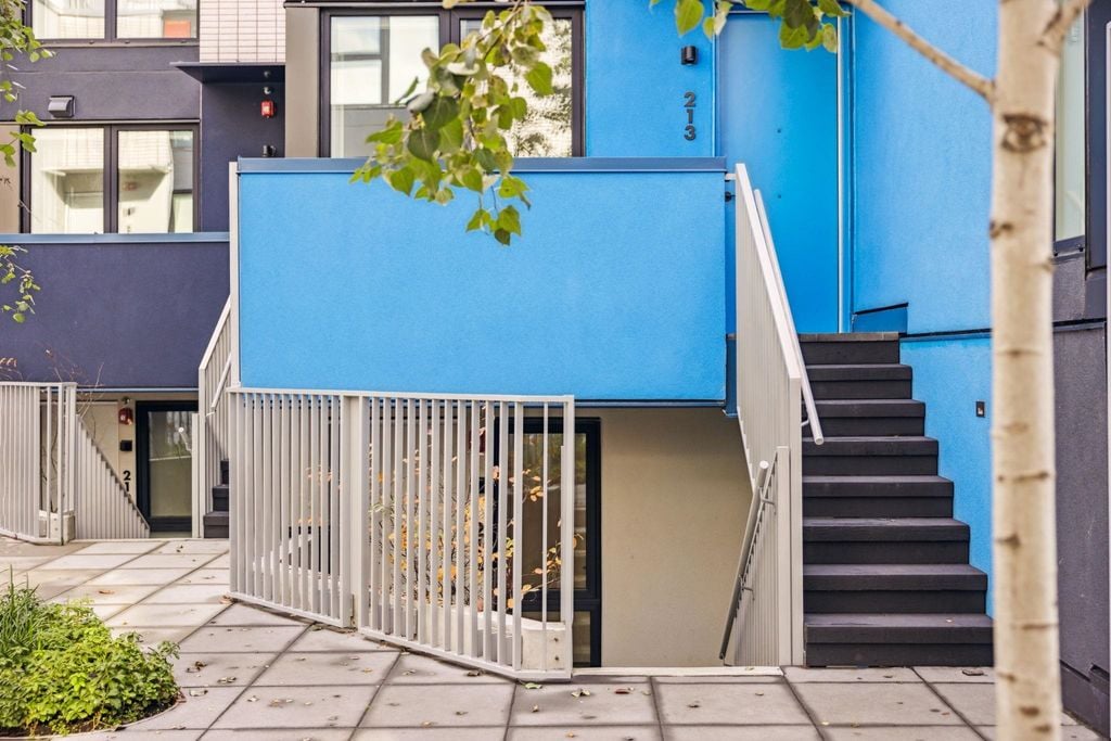 322 E 15th Ave, #212