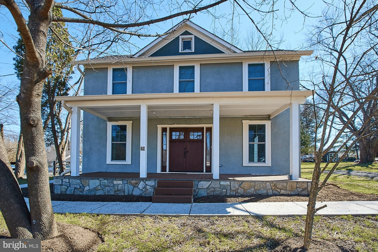 Tour of 70 North Laycock in Hamilton, Virginia