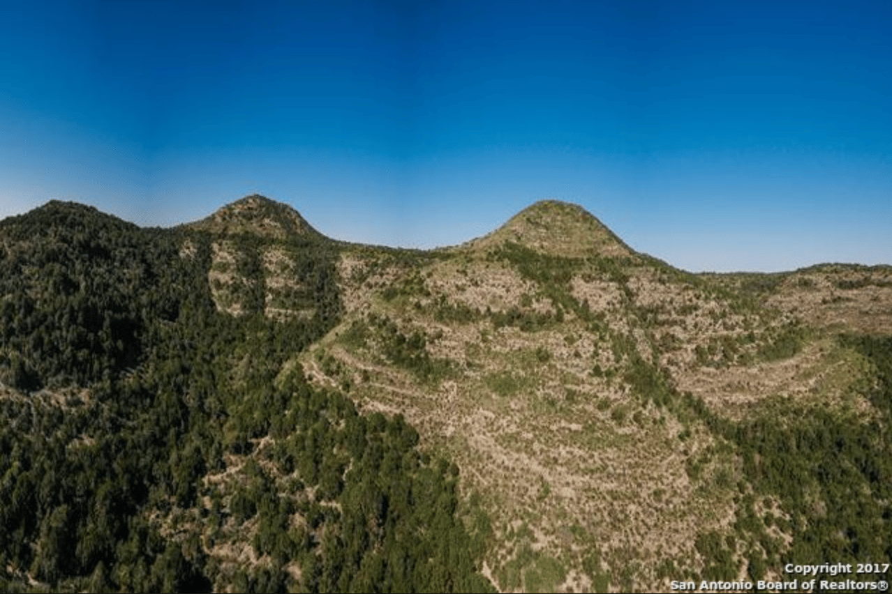 822 Acres in Uvalde Double Knobs Mountain Ranch