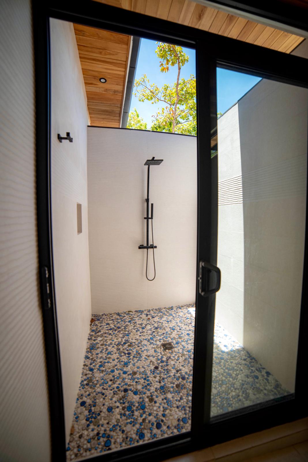 Casa La Ola Perfecta | Luxury 5-Bedroom Home with Pool Near the Beach in Hacienda Pinilla