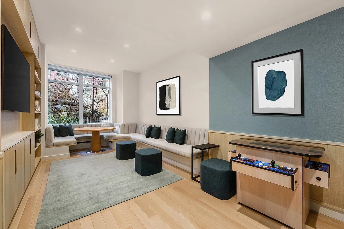 20 River Terrace Unit: 14M