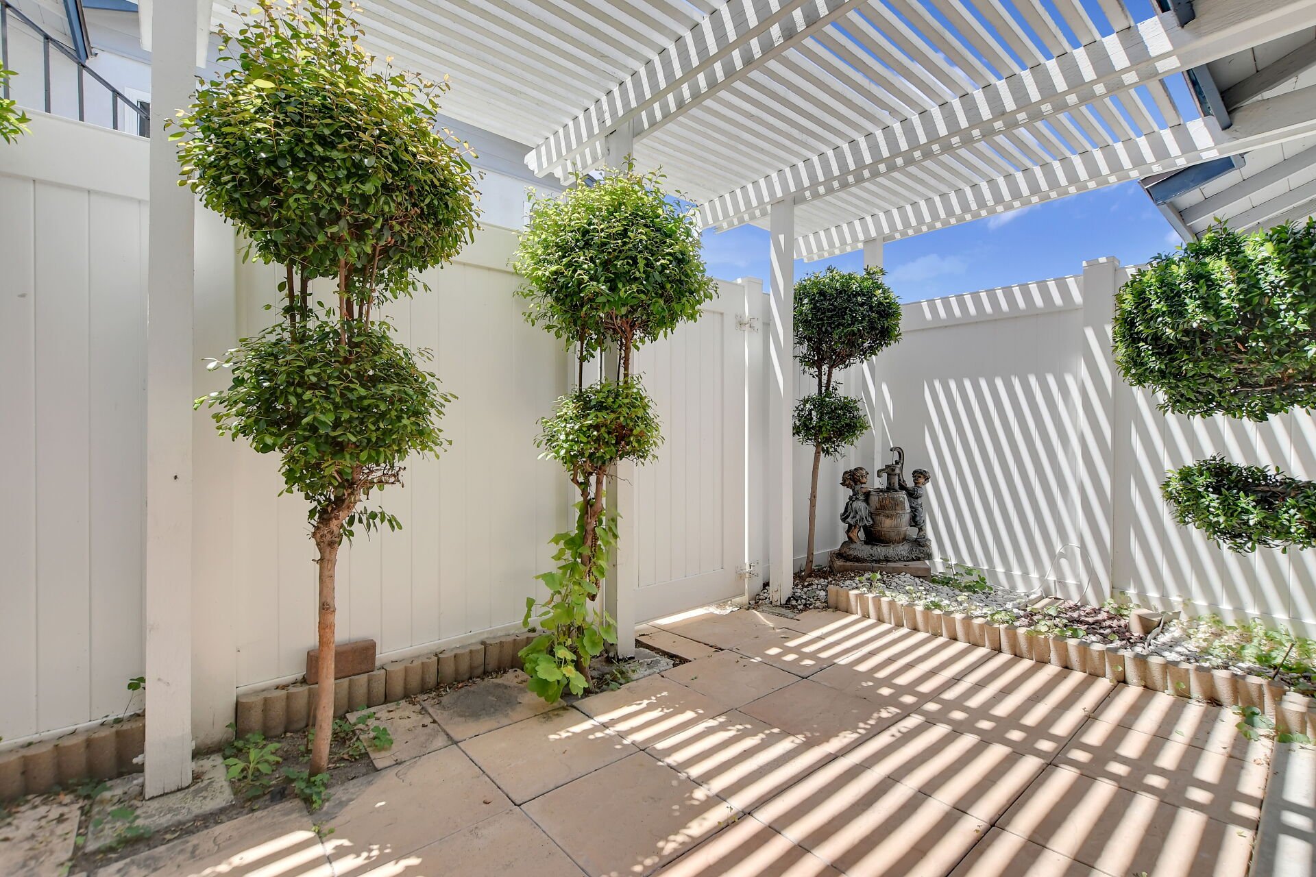 1460 Forest Glen 4
