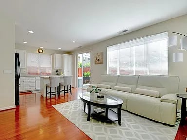 1900 Travertine Wy