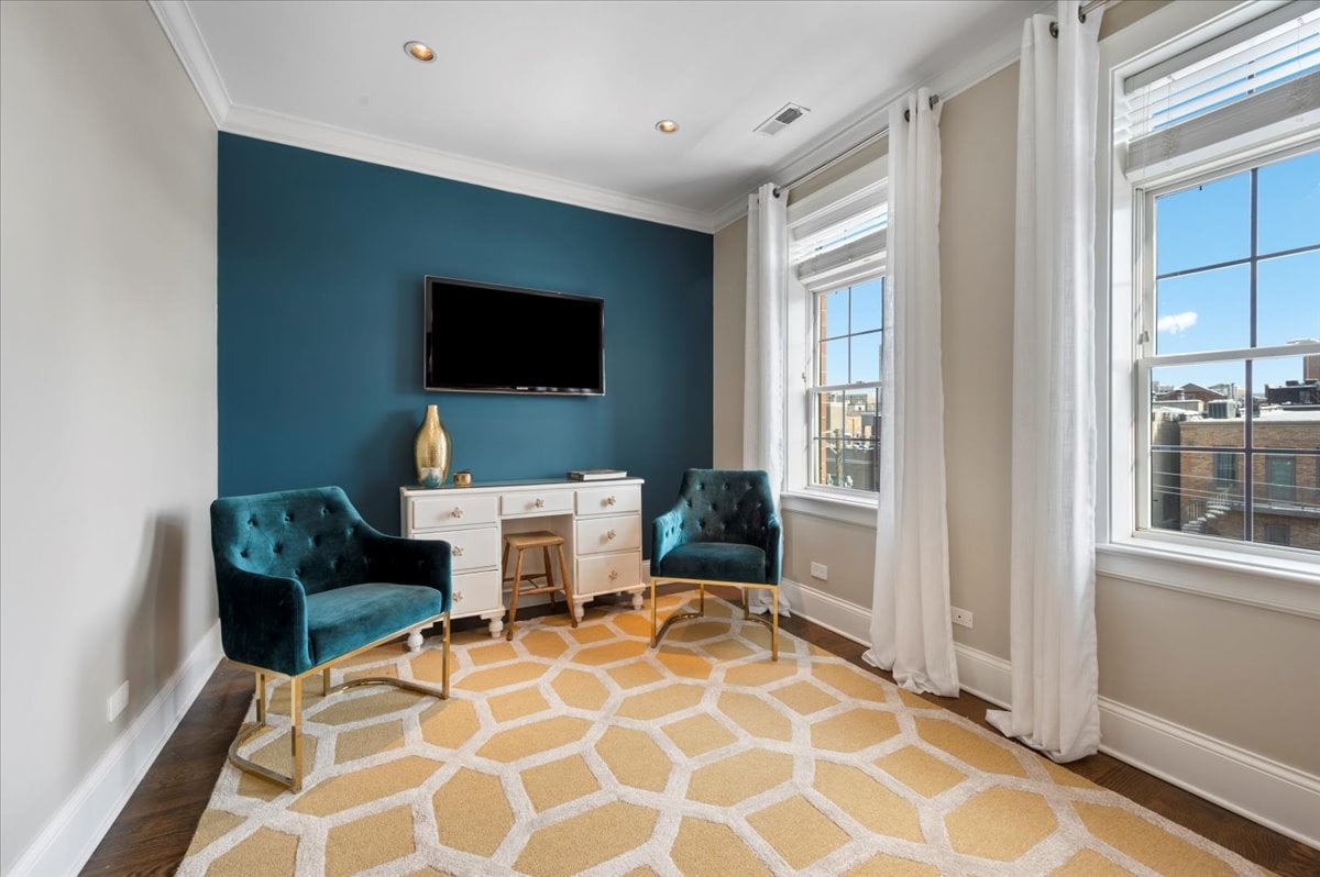 1821 N Larrabee Unit 2