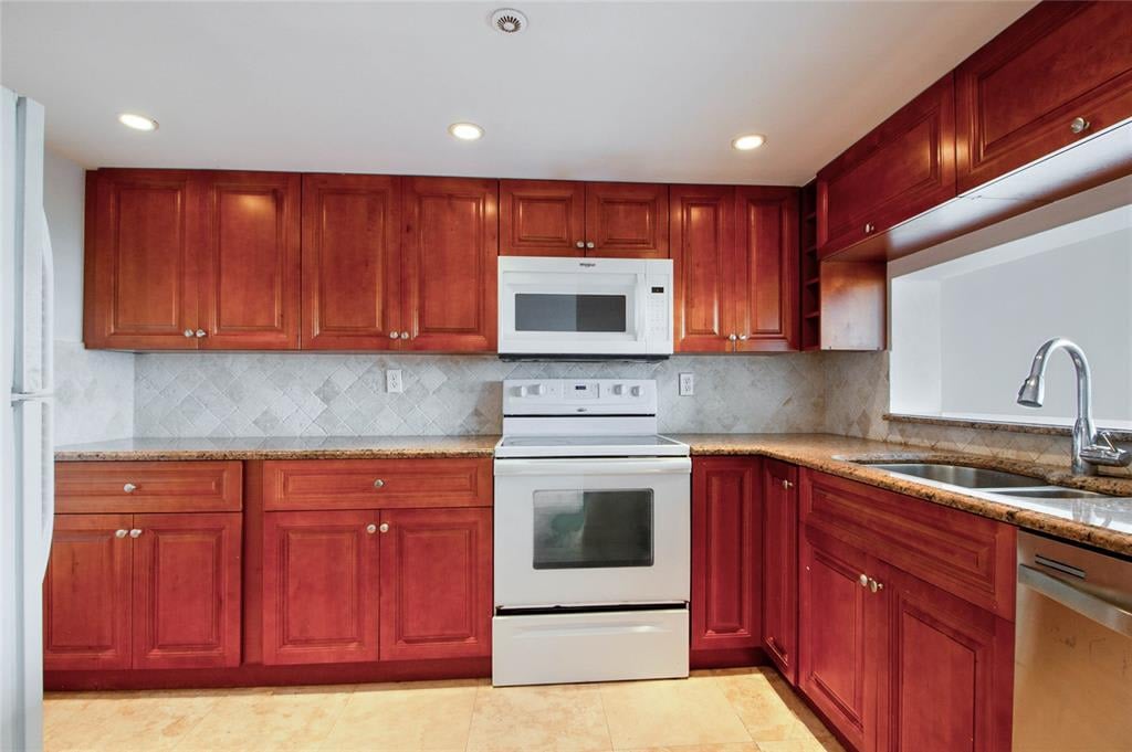 2555 Collins Ave Unit PH208