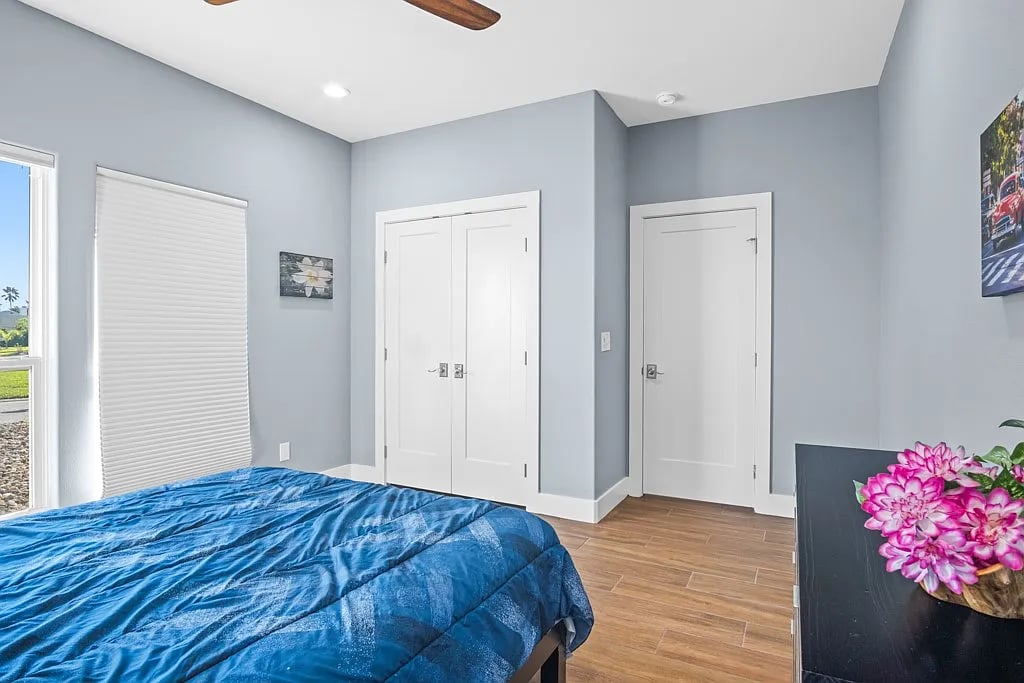 112 Dolphin Ct