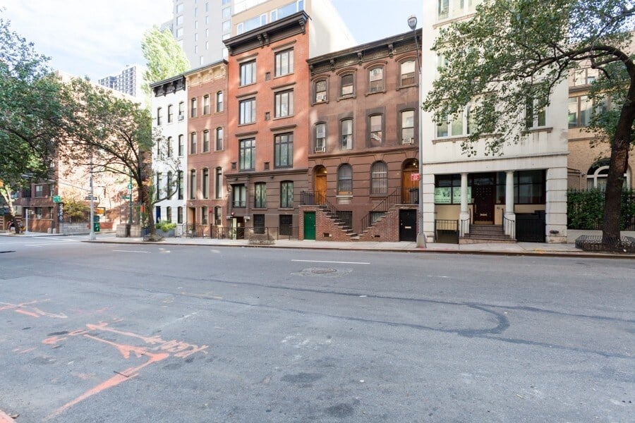 206-208 E 35th St - Building