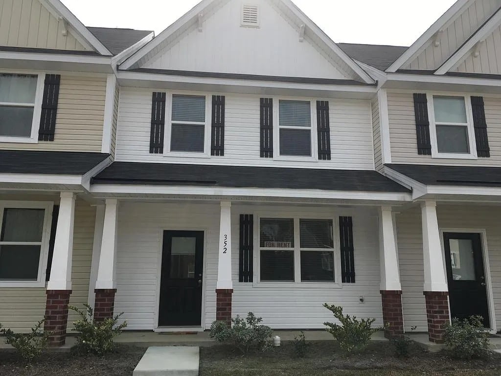 352 Flyway Rd