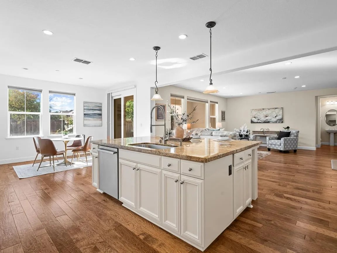 4063 Cadwallader Ave