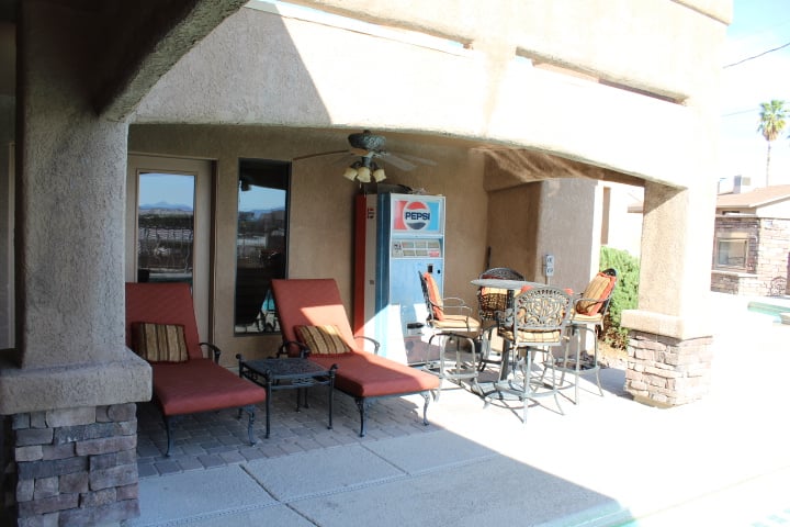2562 Beverly Glen Dr. 