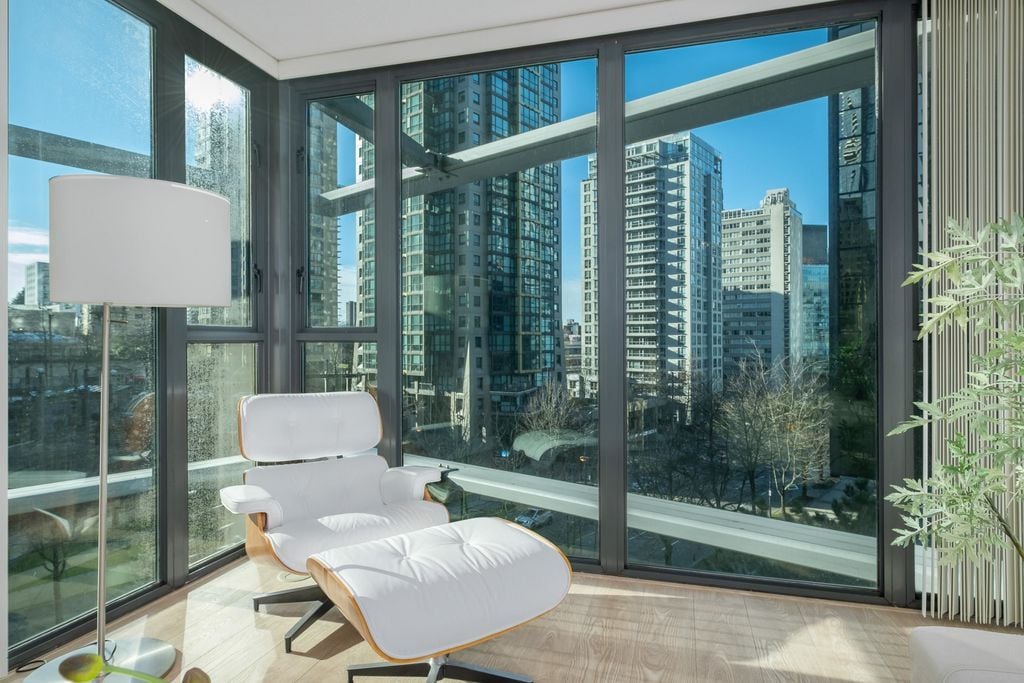 1331 W Georgia St, #707