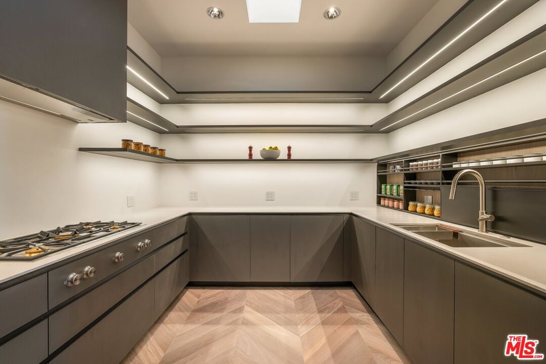 Monarch Crest, Sierra Mar Pl, 90069