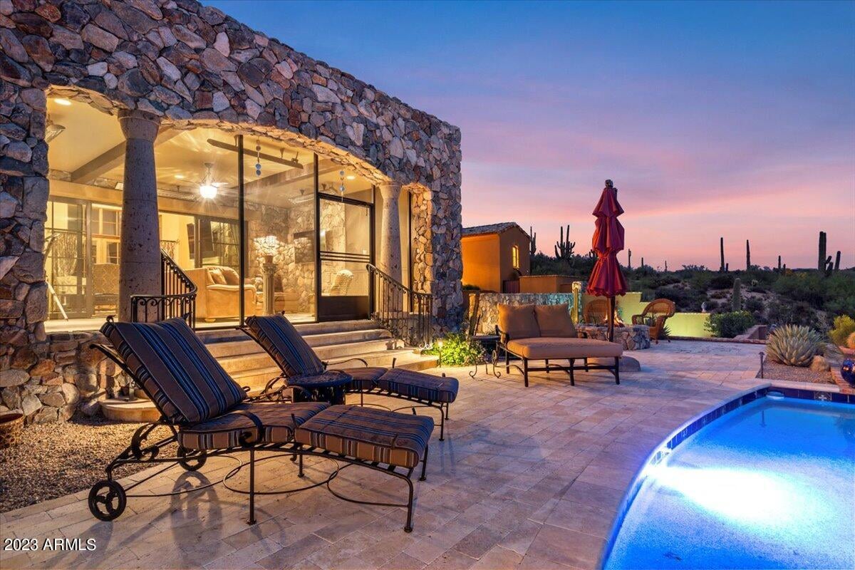 9514 E Madera Dr
