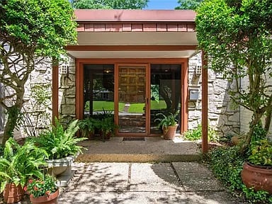 2613 Woodmont Cir