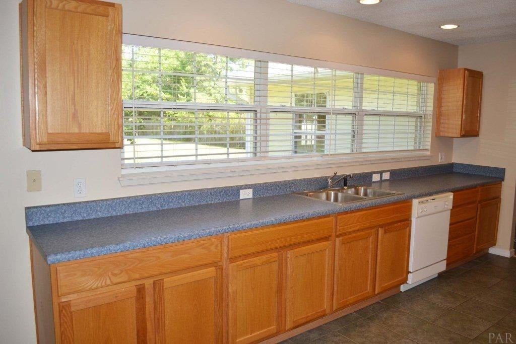 3100 Holley Pointe Rd