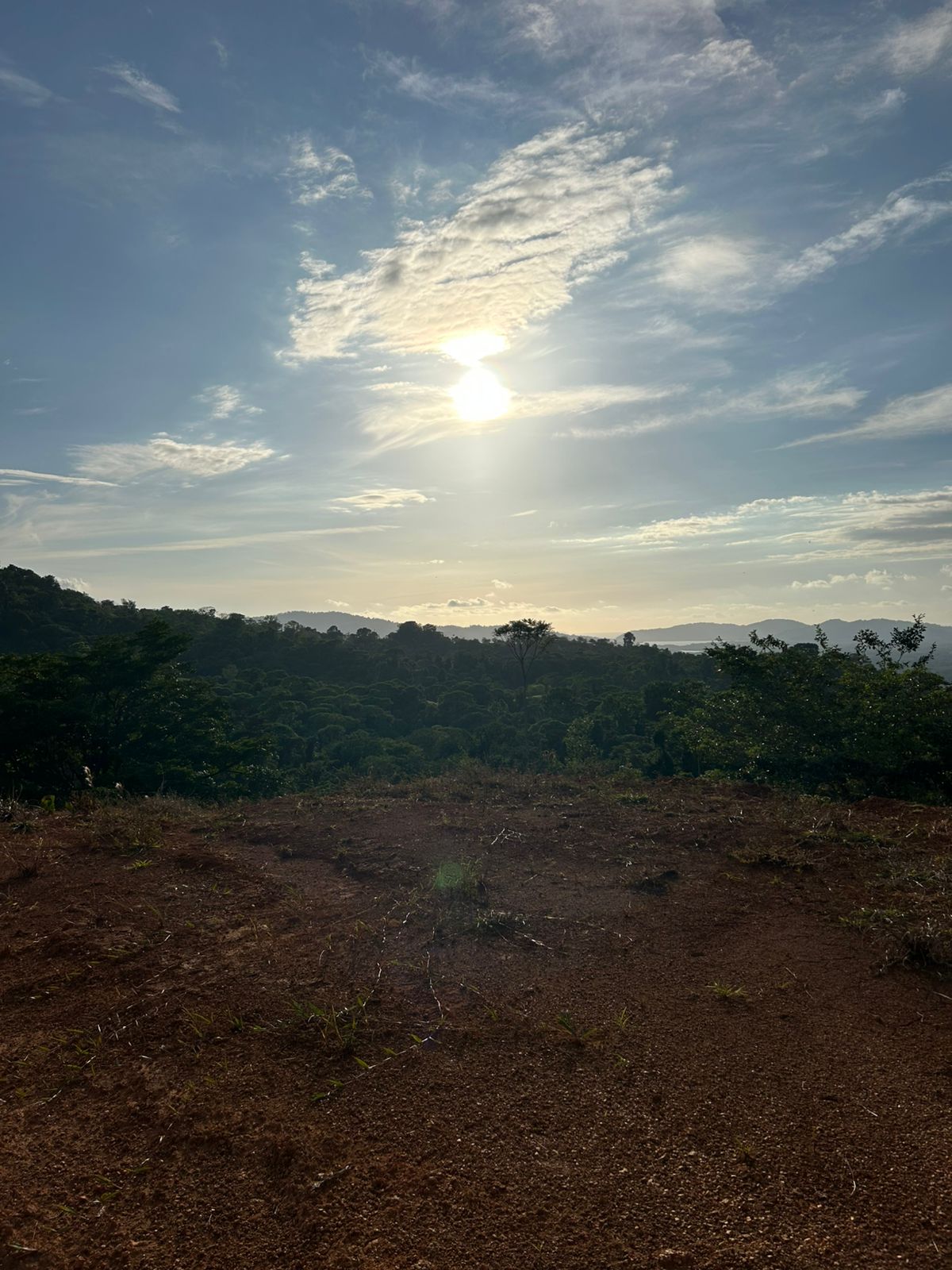 67 acres development (15 titled lots) with breathtaking views in Sierpe