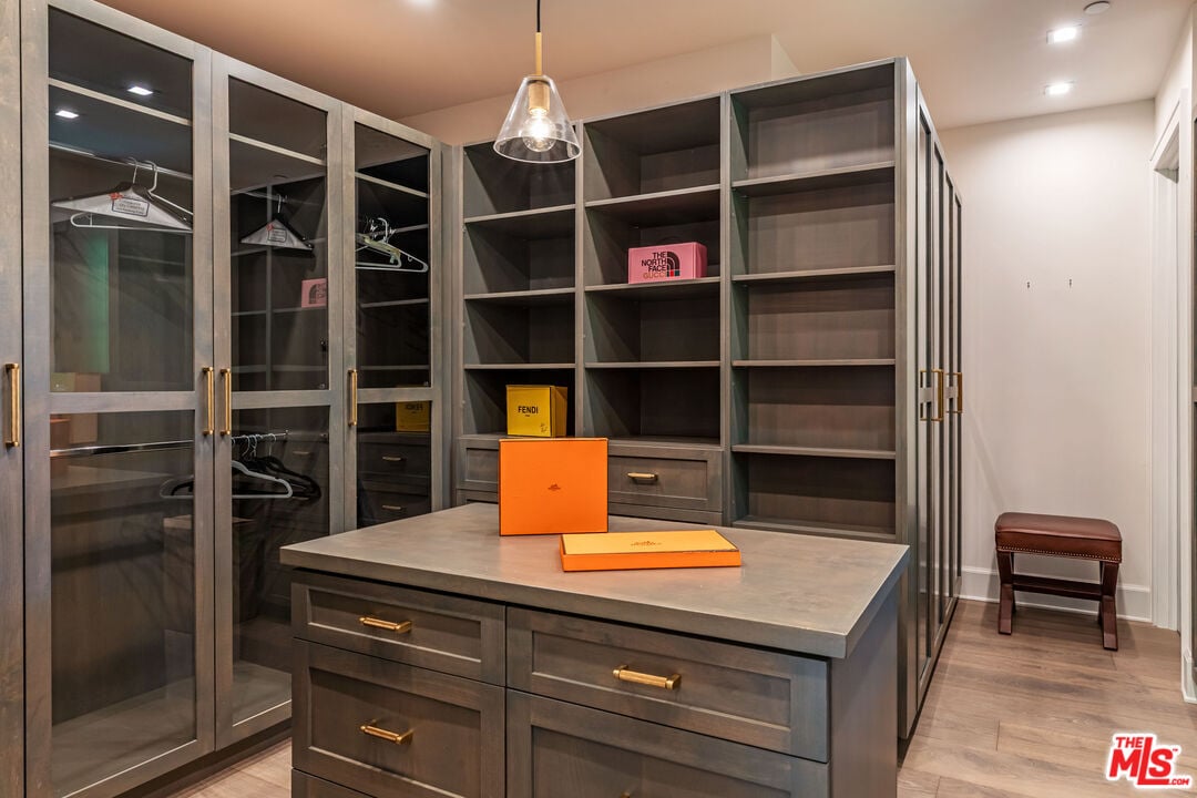 Monarch Reserve, N Norman Pl, 90049