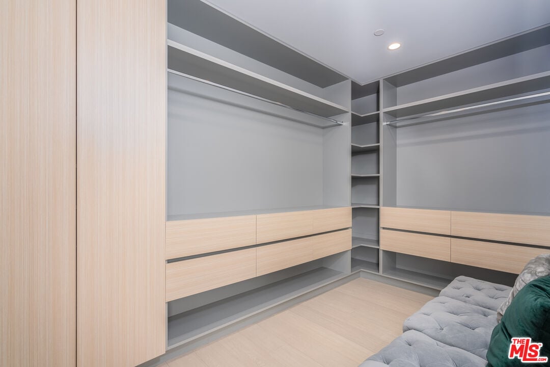 Meridian Reserve, Franklin Ave, 90046