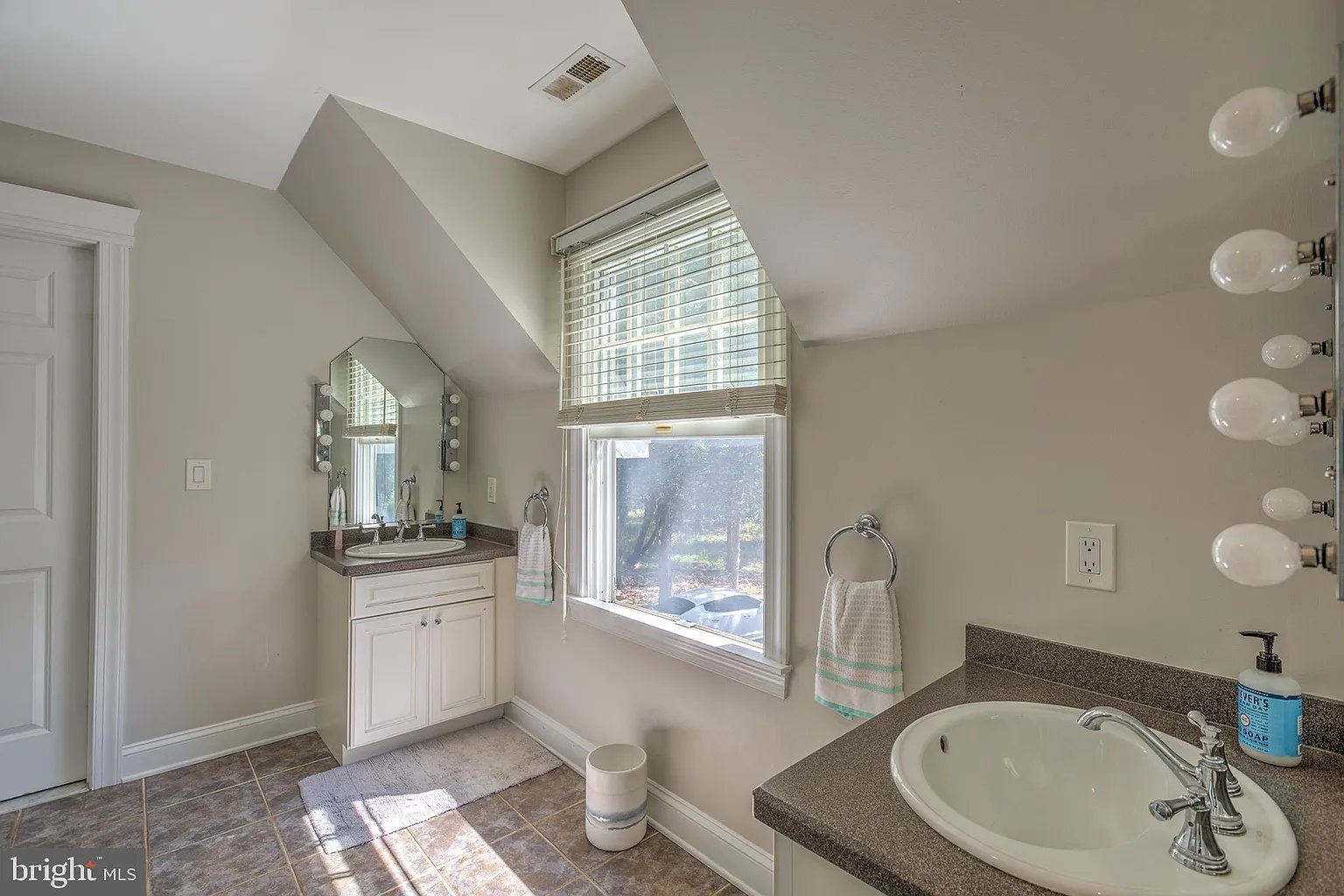 6 Rustic Dr