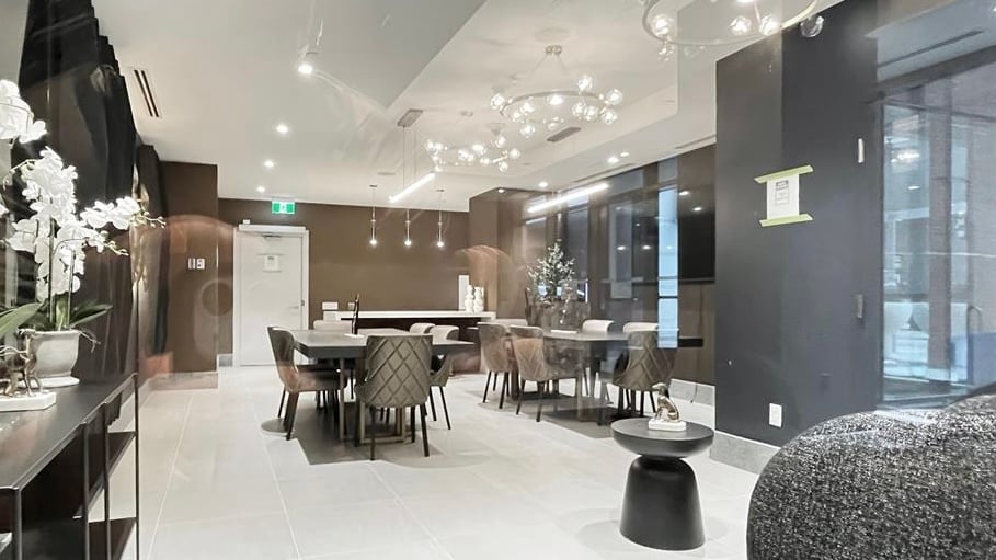 8 Widmer Street 2005