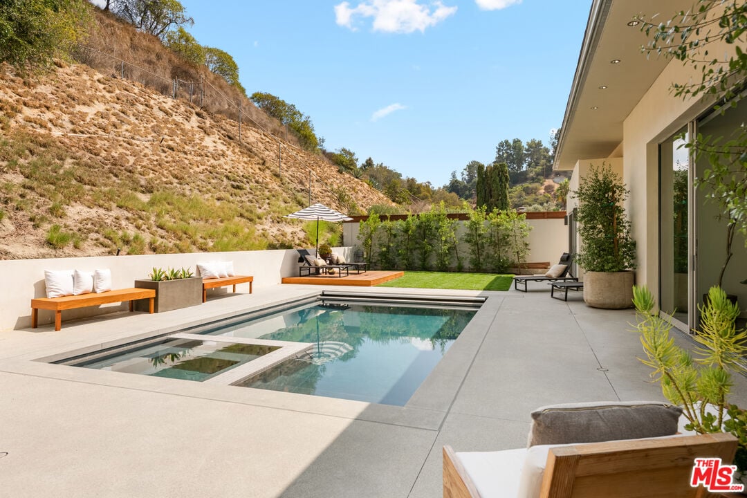 Northstar Pavilion, Amor Rd, 90046