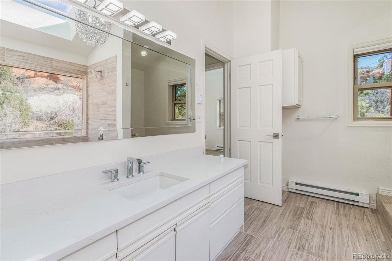 6225 Apache Dr