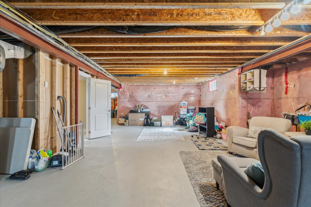 16 Goodwood St, Uxbridge