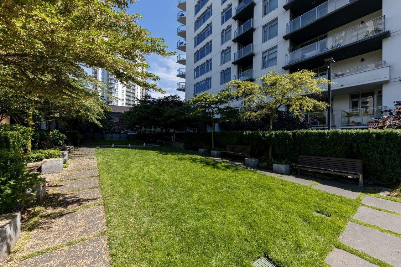 158 W 13th St, #602