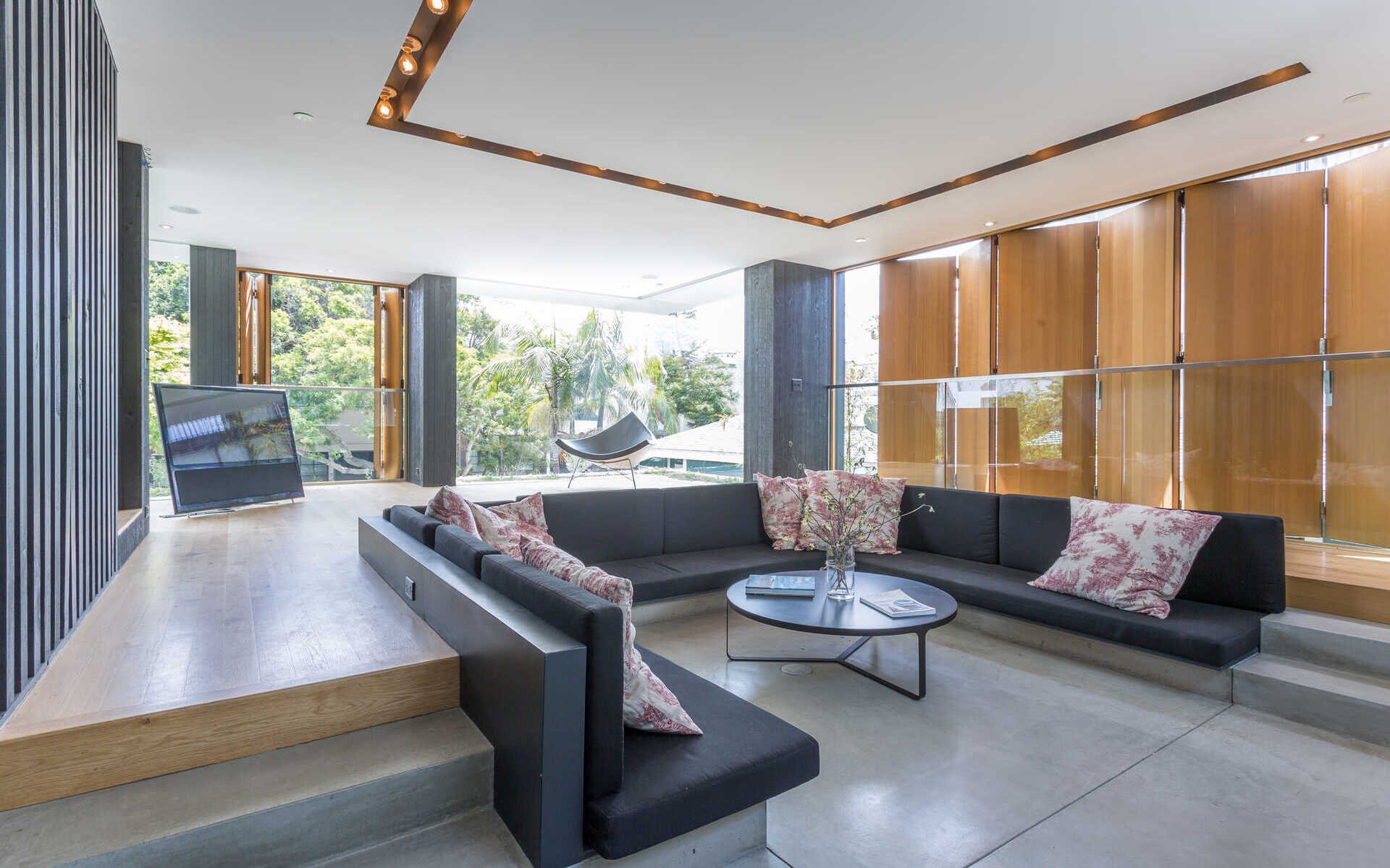 21 27Th Ave