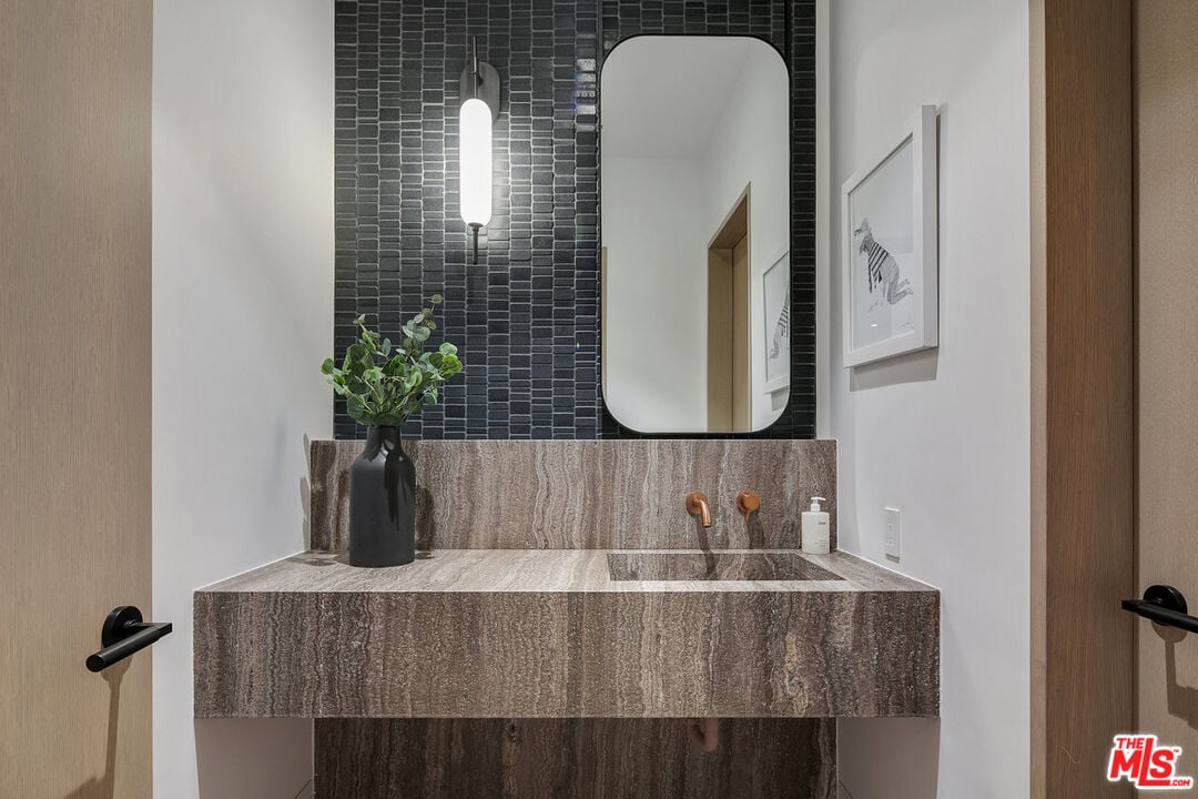 5376 Round Meadow Rd