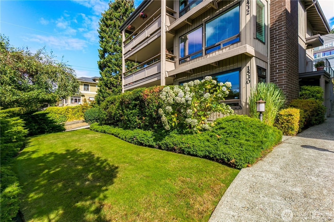 1530 10th Avenue W