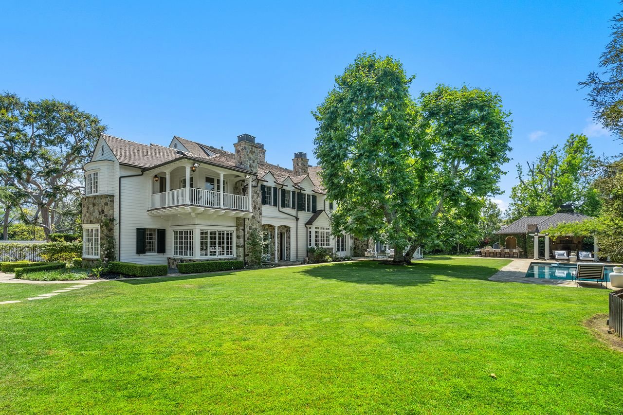 English Country Manor In Toluca Lake