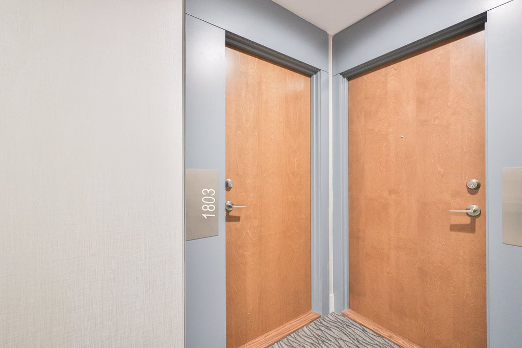 2212 Lake Shore Boulevard W 1803