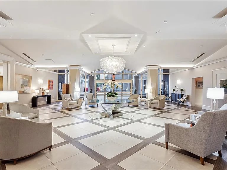 2100 Saint Charles Avenue Apartment 9E
