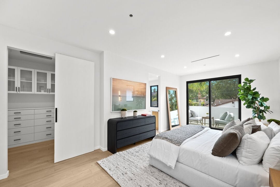 Castle Heights Pl, 90034