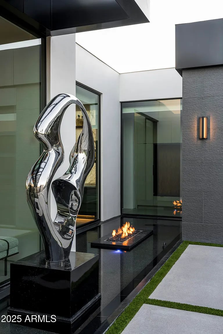 6911 E Jackrabbit Rd