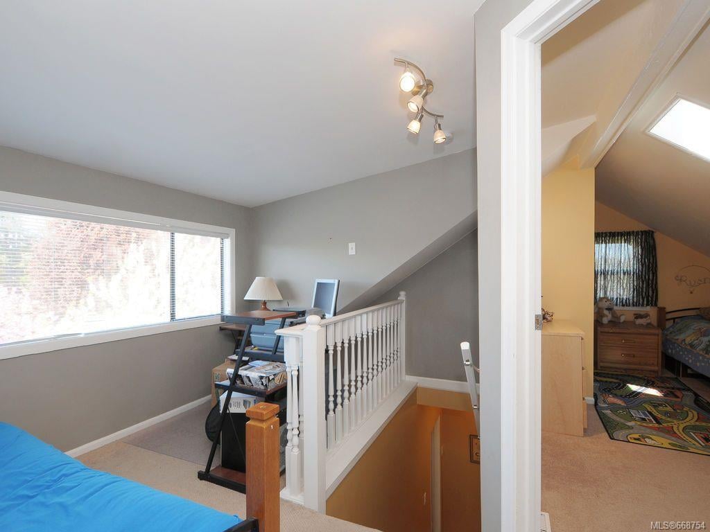 1990 Haultain St, Saanich