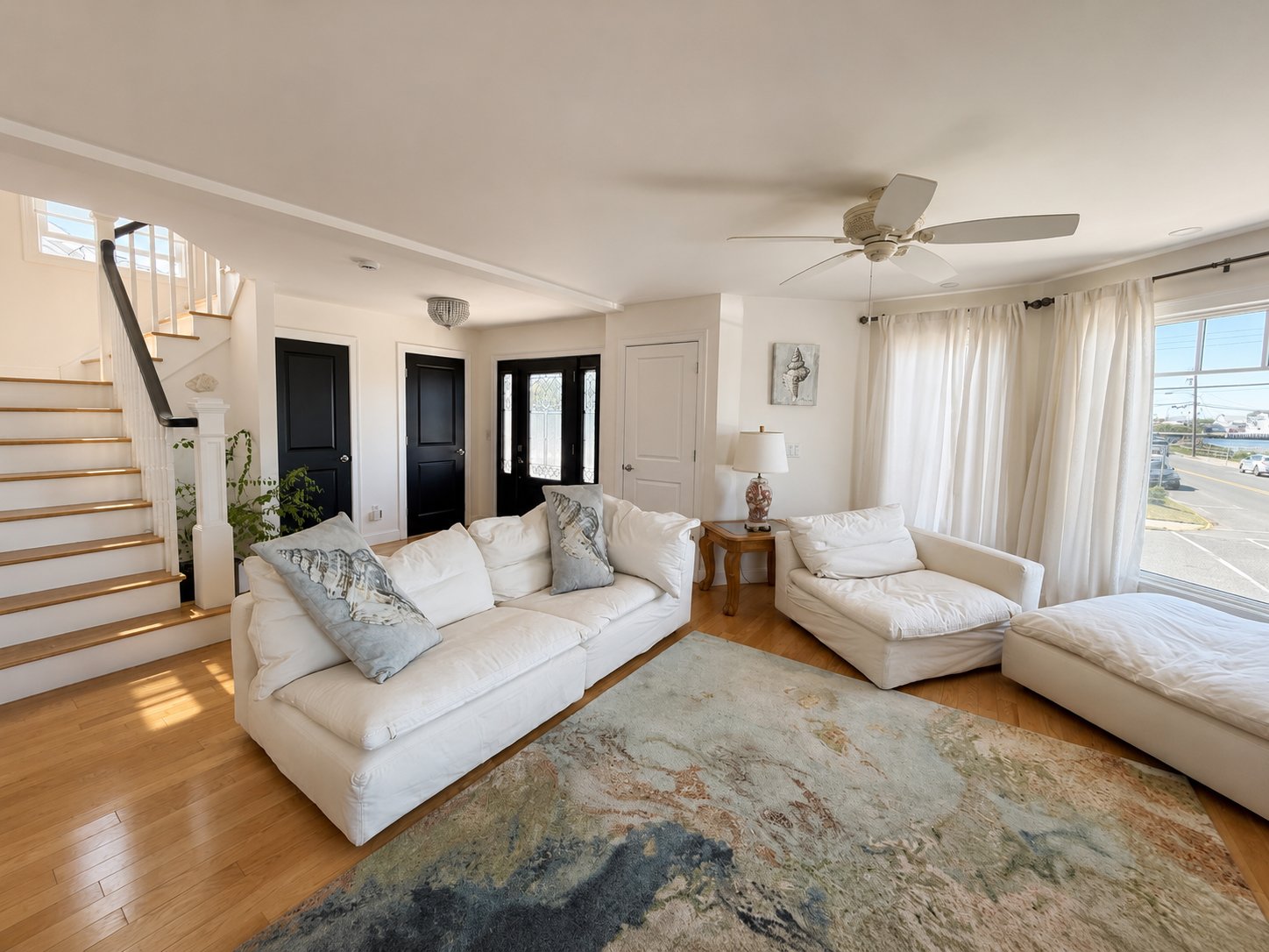 Beautiful Seashore Home with Amazing Views 