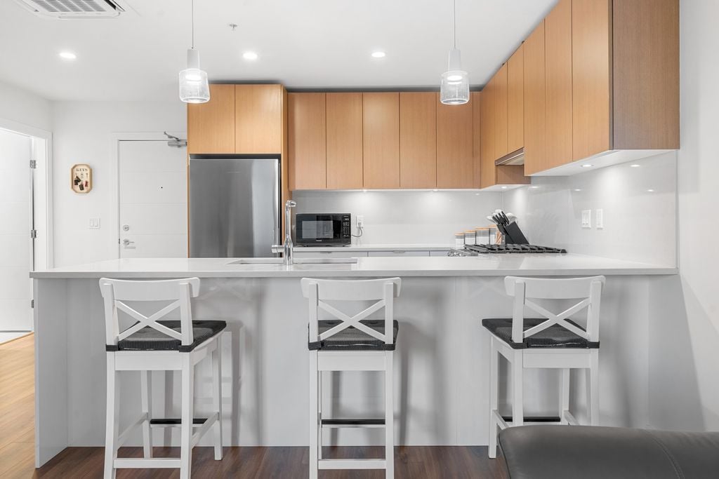 108 E 8th St, #214