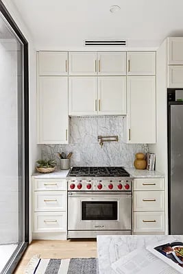 652B 1/2 Lafayette Avenue