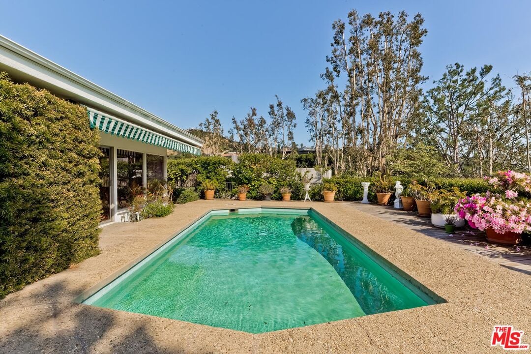 2296 Betty Ln