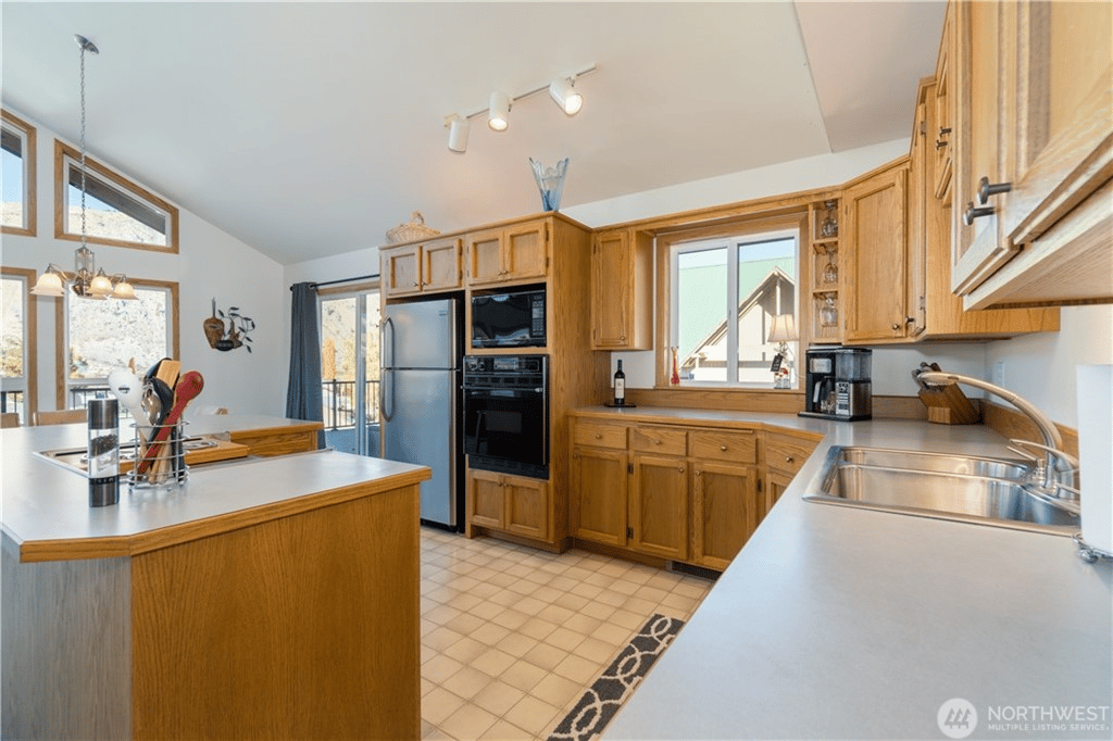 270 W Beach Dr
